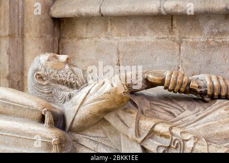 Sarcophage dans la cathédrale se, Alfama District, Lisbonne, Portugal, Europe Banque D'Images