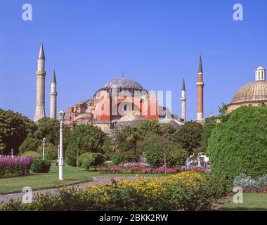 Haghi Sophia (Église de la Sainte sagesse) du parc du Sultan Ahmet, district de Fatih, Istanbul, République de Türkiye Banque D'Images