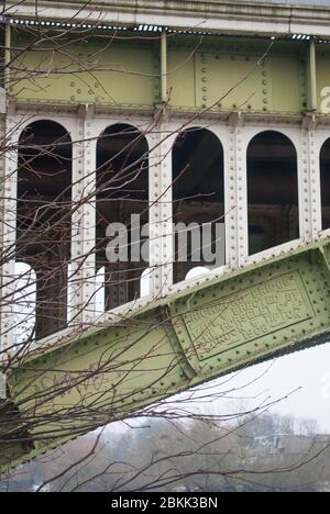 Richmond Railway Bridge, Thames Path Teddington à Kew, Londres Banque D'Images