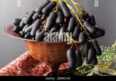 Les raisins doux de Saphire cultivés en Californie sont une nouvelle variété passionnante qui est croustillant et a une forme simple longue comme un doigt. Banque D'Images