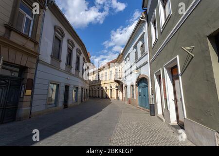 Rue vide à Eger, Hongrie Banque D'Images