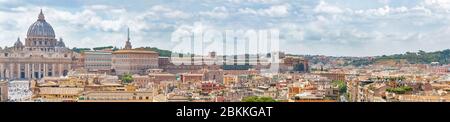 La vue panoramique sur la basilique Saint-Pierre, le Vatican, la ville de Rome Banque D'Images