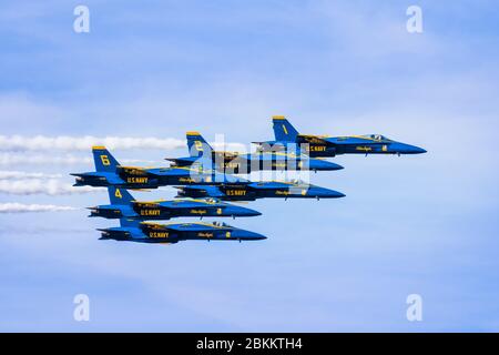 Oct 12, 2019 San Francisco / CA / USA - Les Blue Angels vol en formation pour la Fleet Week airshow ; le bleu des Anges est l'United States Navy's flight Banque D'Images