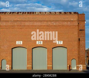 Section locomotive et wagon dans les anciens ateliers de chemin de fer Midland Perth Australie occidentale. Banque D'Images