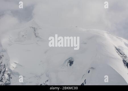 Vue depuis une excursion en vol dans un Beaver de Havilland N30CC sur les plus hautes montagnes et glaciers de Denali, avec Fly Denali, en opération à Healy. Banque D'Images