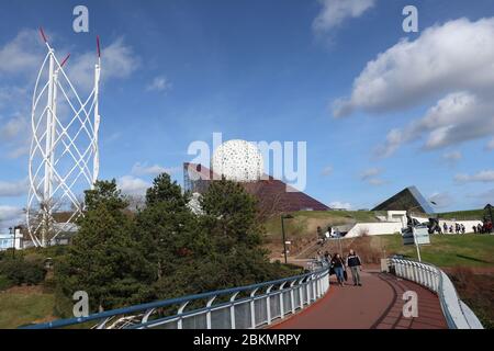 Poitiers Futuroscope, Nouvelle Aquitaine / France - 02 03 2019 : Parc du Futuroscope près de Poitiers bâtiments modernes présentant multimédia cin Banque D'Images