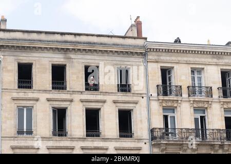 Bordeaux, Gironde / France - 05 26 2019 : incendie dans un bâtiment de Bordeaux avec pompier Banque D'Images