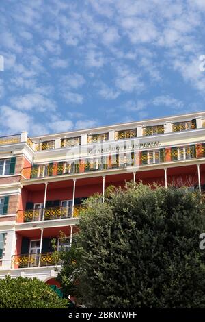 Dubrovnik, le 18 septembre 2019. L'extérieur coloré et lumineux et la façade du Grand Hotel Imperial près de la vieille ville de Dalamtia, Croatie sur un su Banque D'Images