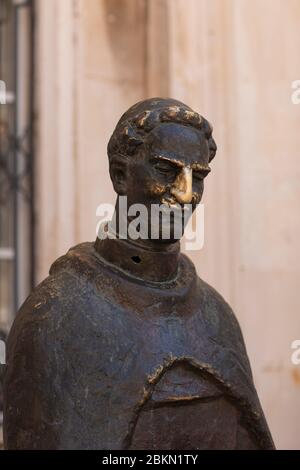 Une statue de Marin Drzic à Dubrovnik, Dalmatie, Croatie. Il était un dramaturge et écrivain croate de prose de la Renaissance. Les gens se frottent le nez comme un signe de g. Banque D'Images