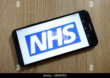 Logo NHS (National Health Service) affiché sur le smartphone Banque D'Images