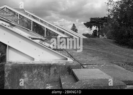 White Steel Glass Glasshouse Landscape Princess of Wales Conservatory Royal Botanic Gardens Kew Gardens, Richmond, Londres par Gordon Wilson Banque D'Images