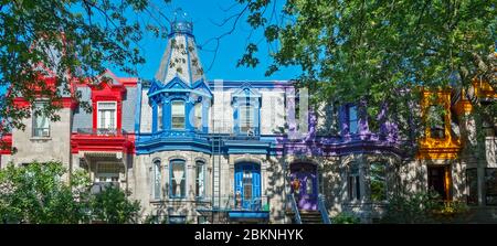 Pannorama de maisons victoriennes colorées dans l'arrondissement du plateau Mont-Royal à Montréal, Québec Banque D'Images