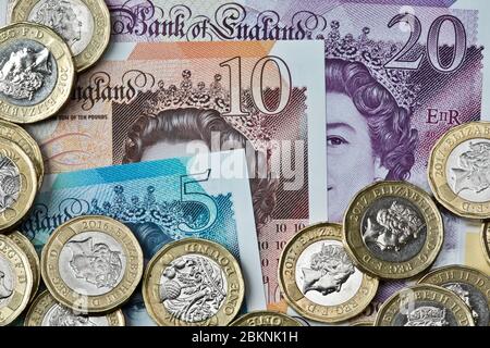 Banque d'Angleterre £5, £10, £20 billets en polymère et £1 pièces Banque D'Images