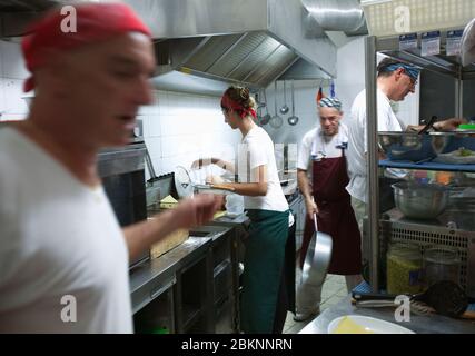 Italie Ligurie Lerici - cuisine dans Osteria L"Orto di Amneste Restaurant Banque D'Images