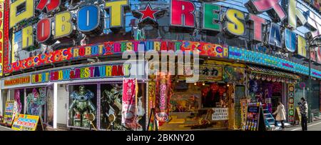 Robot Restaurant, Tokyo, japon Banque D'Images