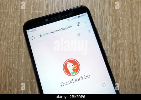 Site Web de DuckDuckGo (duckduckgo.com) affiché sur le téléphone intelligent Banque D'Images