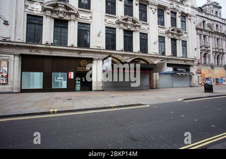 Magasins et restaurants fermés sur Coventry Street, près de Piccadilly Circus pendant la pandémie de coronavirus COVID-19 en 2020 Banque D'Images