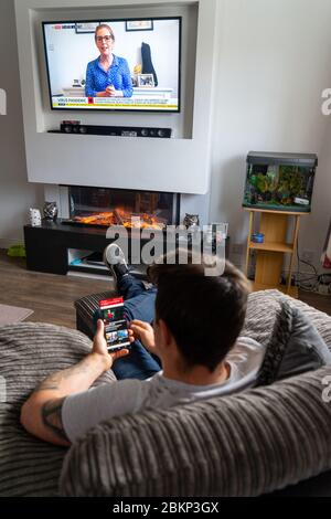 La vie en coronavirus Lockdown et rester à la maison. Être fureur et la vie restant dans la maison. Un jour dans la vie d'être fusillé pendant Covid Banque D'Images