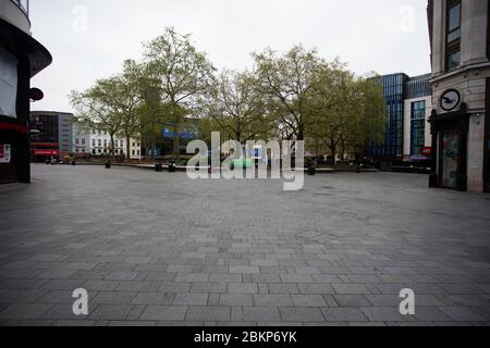 Vider Leicester Square, West End, Londres, pendant la pandémie du coronavirus COVID-19 en 2020 Banque D'Images