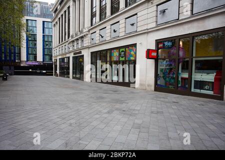 Vider Leicester Square, West End, Londres, pendant la pandémie du coronavirus COVID-19 en 2020 Banque D'Images