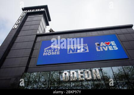 Le cinéma Odeon dans un Leicester Square vide, West End, Londres, pendant la pandémie du coronavirus COVID-19 en 2020 Banque D'Images