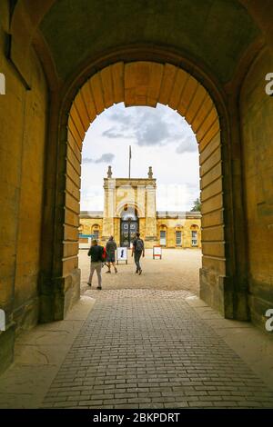 La porte est du Palais de Blenheim, Woodstock, Oxfordshire, Angleterre, Royaume-Uni Banque D'Images