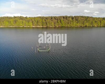 Vue aérienne du lac Krüselinsee avec des déversoirs Banque D'Images