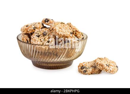 Biscuits aux flocons d'avoine et graines de sésame. Isoler sur fond blanc Banque D'Images