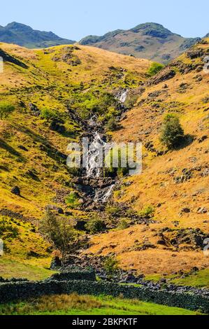 Brandir Milk Gill de Easedale près de Grasmere dans le district du lac Banque D'Images