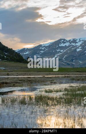 Paysage des lacs gelés de Siscaro à Canillo, Andorre. Banque D'Images