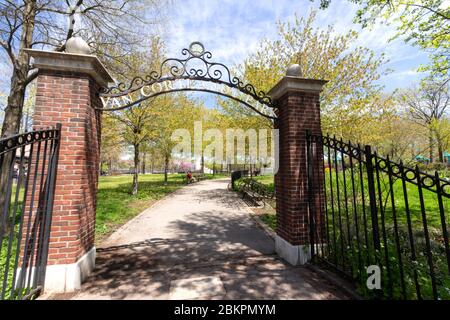 entrée au parc Van Cortlandt, le troisième plus grand parc de New York. Il comprend des parcours de golf, des courts de tennis, un terrain de football et de nombreux autres sports Banque D'Images