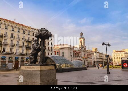 Madrid, Espagne - 27 avril 2020 : Madrid Espagne ville Skyline à la place Puerta del sol dans le centre de confinement de Covid-19 coronavirus Banque D'Images