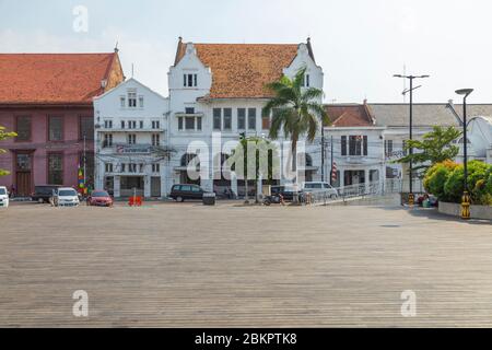 Jakarta, Indonésie - 15 juillet 2019 : vue générale des bâtiments et des boulevards dans la partie nord de la ville coloniale de Jakarta, région de Kota Tua. Banque D'Images