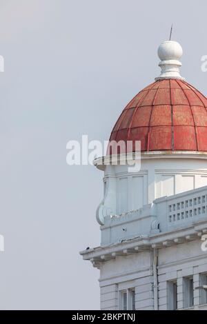 Jakarta, Indonésie - 15 juillet 2019 : vue du dôme principal de la Chartered Bank of India dans la région de Kota Tua. Banque D'Images
