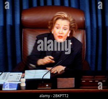 Washington, États-Unis d'Amérique. 09e janvier 2003. Dans cette photo de la télévision du Sénat des États-Unis, la sénatrice américaine Elizabeth Hanford Dole (républicaine de Caroline du Nord) préside pour la première fois une session du Sénat des États-Unis à Washington, DC, le 9 janvier 2003. Crédit: US Senate TV Pool via CNP | usage dans le monde crédit: dpa/Alay Live News Banque D'Images