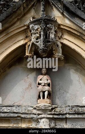 France, haute Saone, Gy, château du XVIe-XVIIIe siècle, tour du XVIe siècle, sculpture au-dessus de la porte, Christ aux liens Banque D'Images