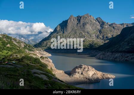 Suisse, Valais, Lac d'Emosson, Col de Barberine, lac Emosson avec au fond la pointe de la Fenive (2838 m) Banque D'Images