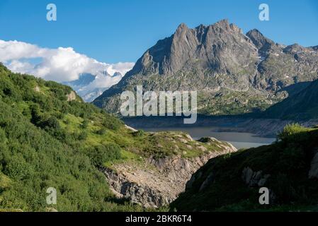 Suisse, Valais, Lac d'Emosson, Col de Barberine, lac Emosson avec au fond la pointe de la Fenive (2838 m) Banque D'Images