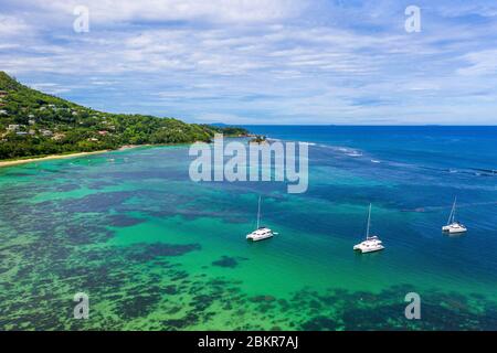 Seychelles, île de Mahé, Anse Royale, bateaux à l'ancre (vue aérienne) Banque D'Images