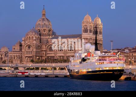 France, Bouches du Rhône, Marseille, Euroméditerranée, Grand Port Maritime, la Cathédrale la Major (XIXème siècle) classée Monument Historique, bateau le Serenissima Banque D'Images