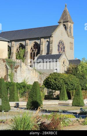 France, haute Vienne, Limoges, quartier historique de la Cité, jardins de l'évêché avec la Chapelle de la règle Banque D'Images