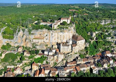 France, Lot, Causses du Quercy parc naturel régional, Rocamadour sur les chemins de Saint-Jacques-de-Compostelle (vue aérienne) Banque D'Images