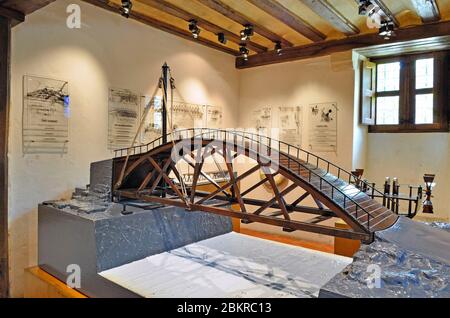 France, Indre et Loire, Vallée de la Loire classée au patrimoine mondial de l'UNESCO, Amboise, le château du Clos Luce, parc Léonard de Vinci (dernière maison de Léonard de Vinci), salle des maquettes, pont Banque D'Images