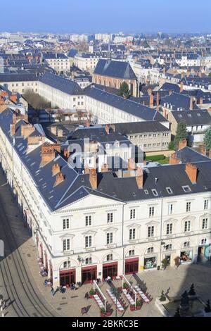 France, Loiret, Orléans, vue depuis le sommet de la cathédrale Sainte Croix sur la place Sainte Croix, rue Jeanne d'Arc et église Saint Pierre du Martroi Banque D'Images