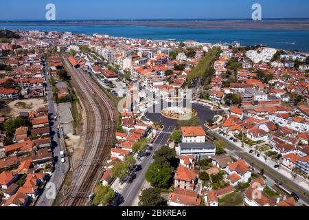 France, Gironde, bassin d'Arcachon, confinement de la COVID-19 (ou coronavirus), Arcachon pendant le confinement (vue aérienne) Banque D'Images