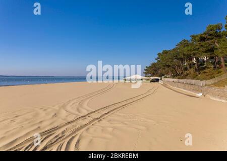 France, Gironde, bassin d'Arcachon, confinement de la COVID-19 (ou coronavirus), Arcachon pendant le confinement (vue aérienne) Banque D'Images