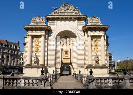 France, Nord, Lille, Covid-19 ou verrouillage du coronavirus, porte de Paris Banque D'Images
