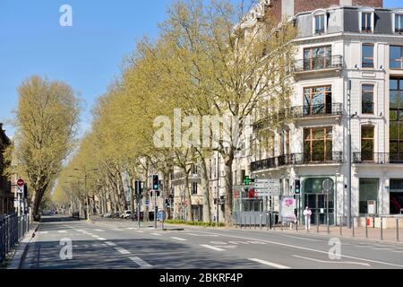 France, Nord, Lille, Covid-19 ou verrouillage du coronavirus, Liberty boulevard presque vide Banque D'Images