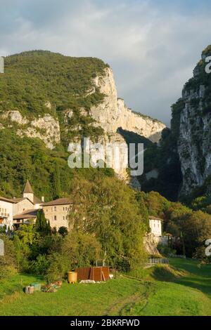 France, Isère, Vercors, sud de la Grésivaudan, village de Cognin les Gorges, au pied des gorges de Nan Banque D'Images