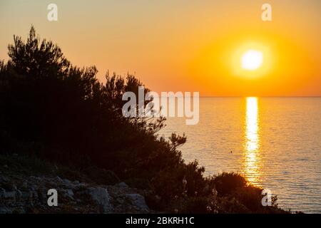 France, Bouches du Rhône, Marseille, coucher de soleil sur la mer Banque D'Images